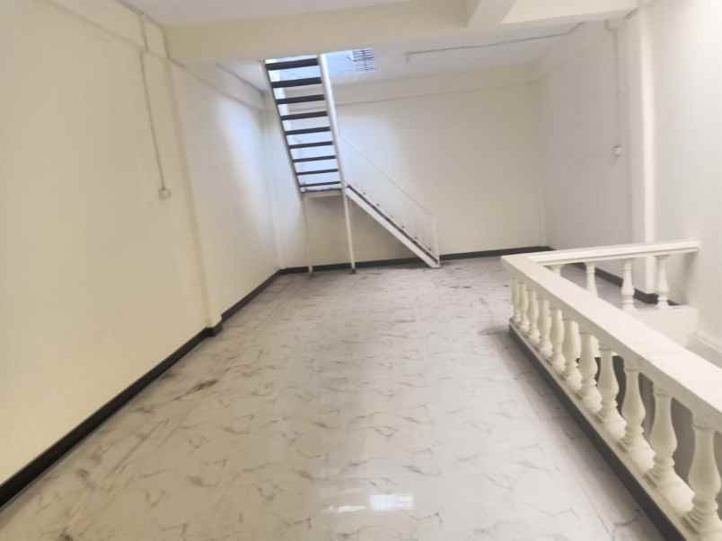 dijual ruko gudang kantor babatan pantai