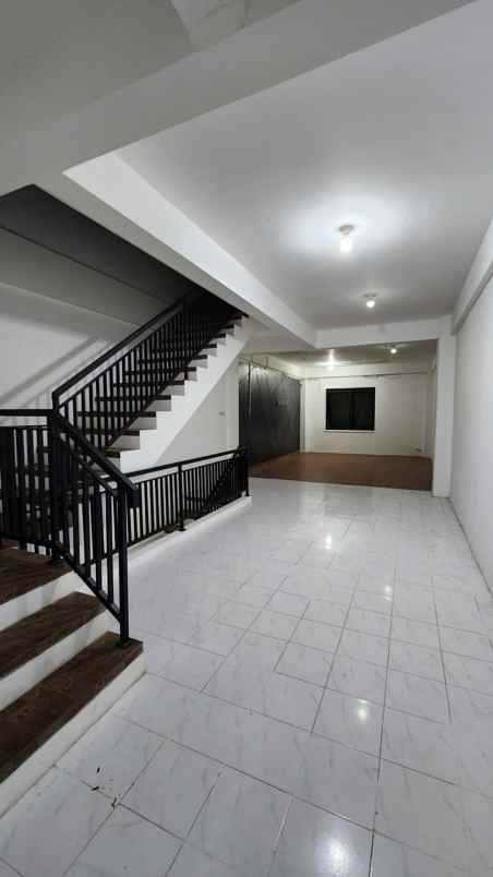 dijual ruko gudang kantor jalan villa bukit mas