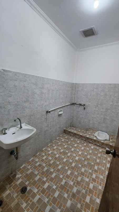 dijual ruko gudang kantor jalan villa bukit mas