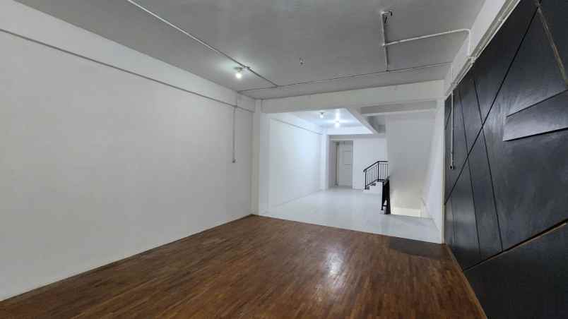 dijual ruko gudang kantor jalan villa bukit mas