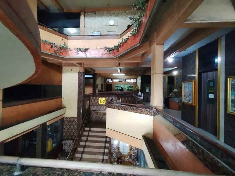 dijual ruko gudang kantor raya manyar