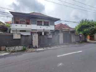 dijual rumah 2 lantai terletak di tengah kota denpasar