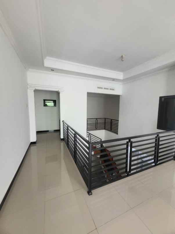 dijual rumah 8 kompleks mediterania opn