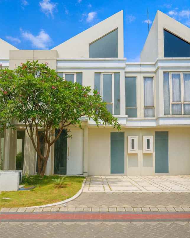 dijual rumah adelaide grand pakuwon surabaya