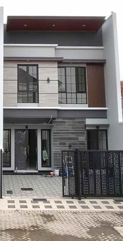 dijual rumah araya