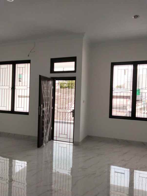 dijual rumah baru 2lantai di harapan indah bekasi