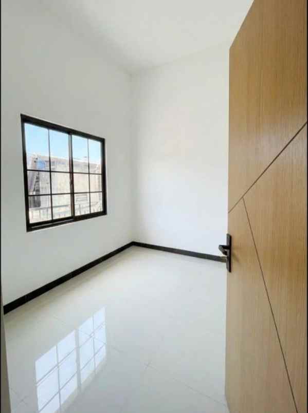 dijual rumah baru bronggalan surabaya timur
