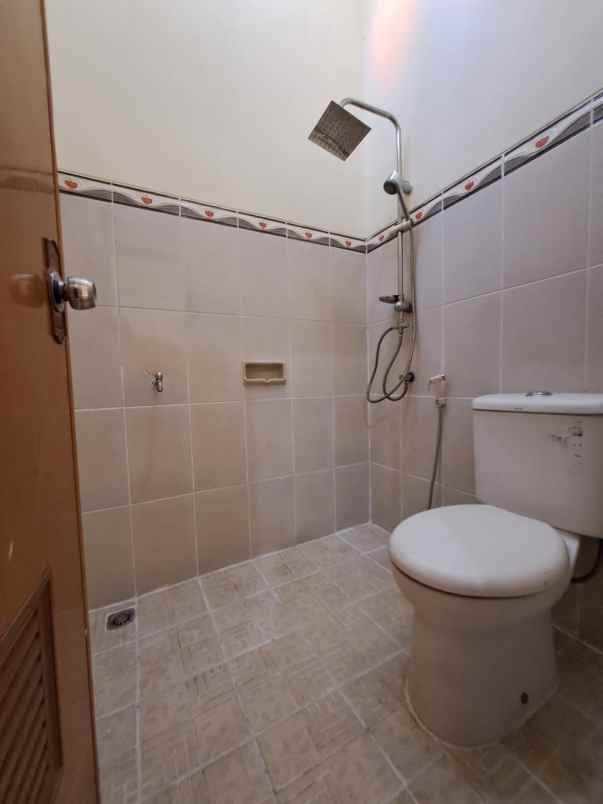 dijual rumah beji timur