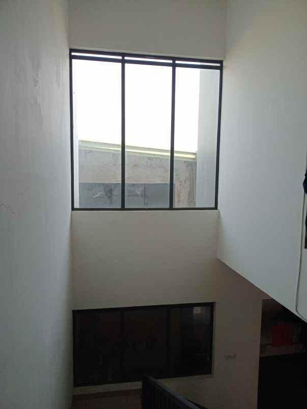 dijual rumah bumi mas kencana