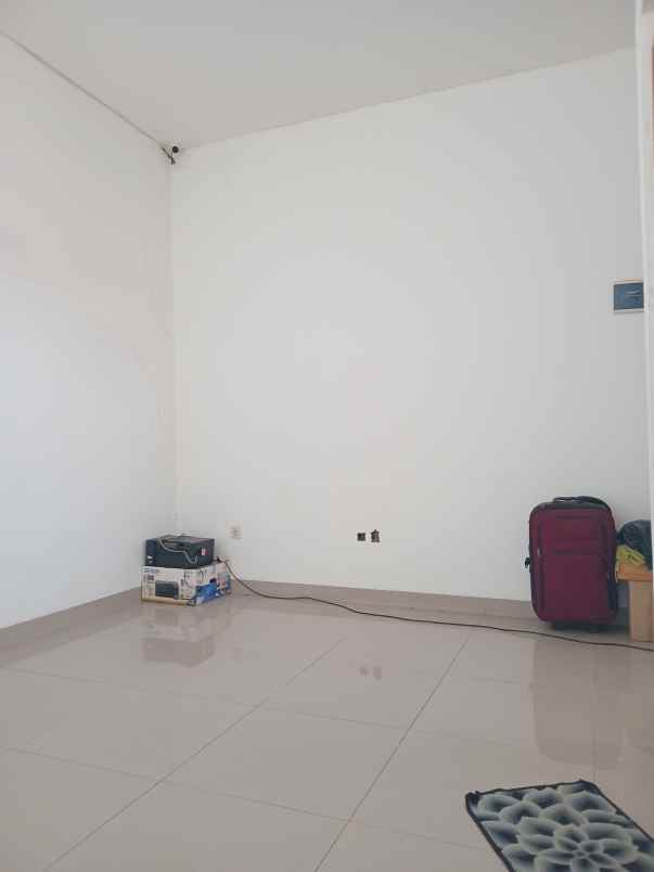 dijual rumah bumi mas kencana