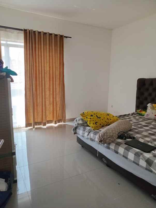 dijual rumah bumi mas kencana