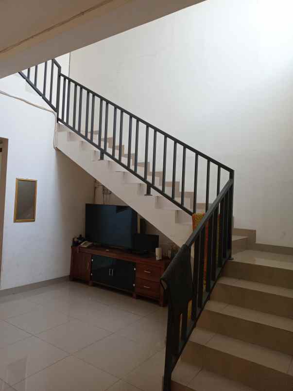dijual rumah bumi mas kencana