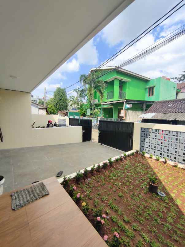 dijual rumah caman