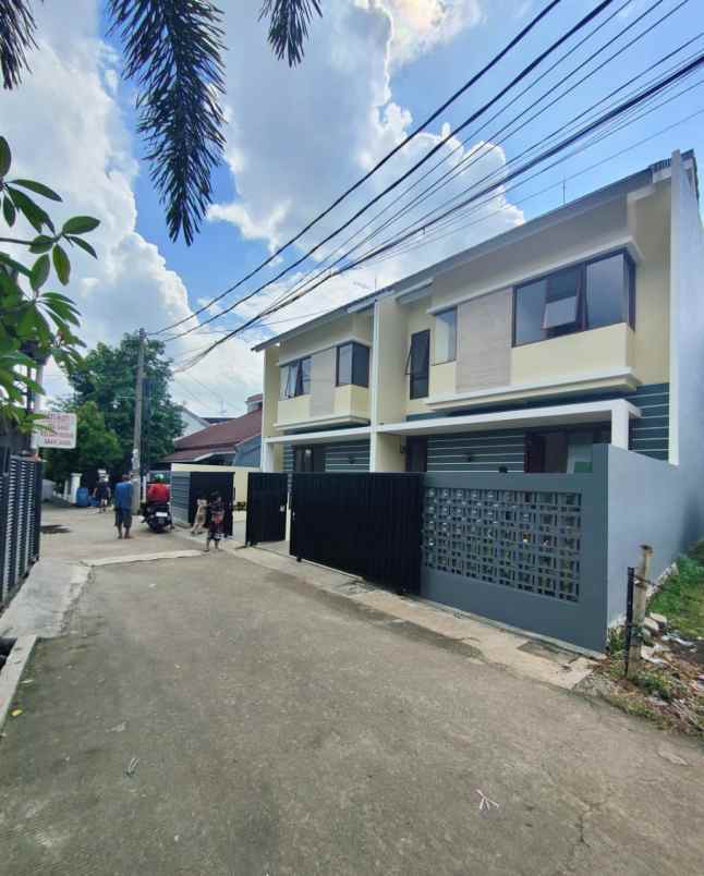 dijual rumah caman