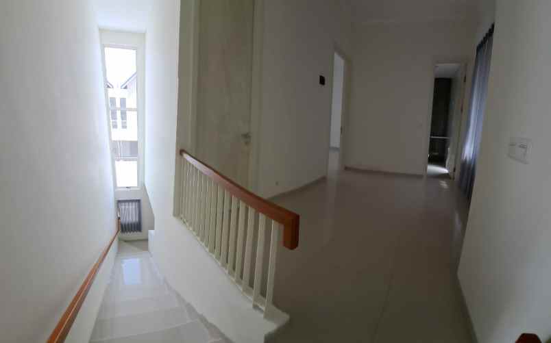 dijual rumah catriona suvarna sutera