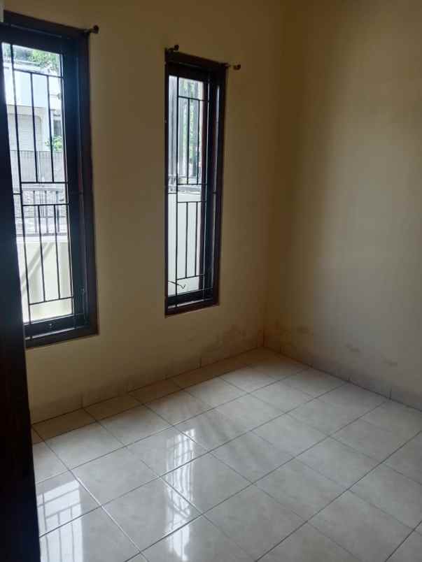 dijual rumah caturtunggal kabupaten