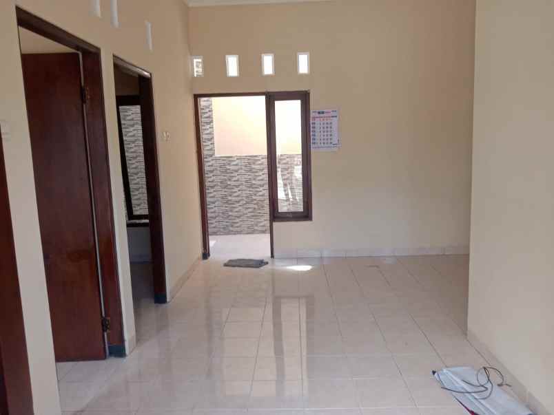 dijual rumah caturtunggal kabupaten
