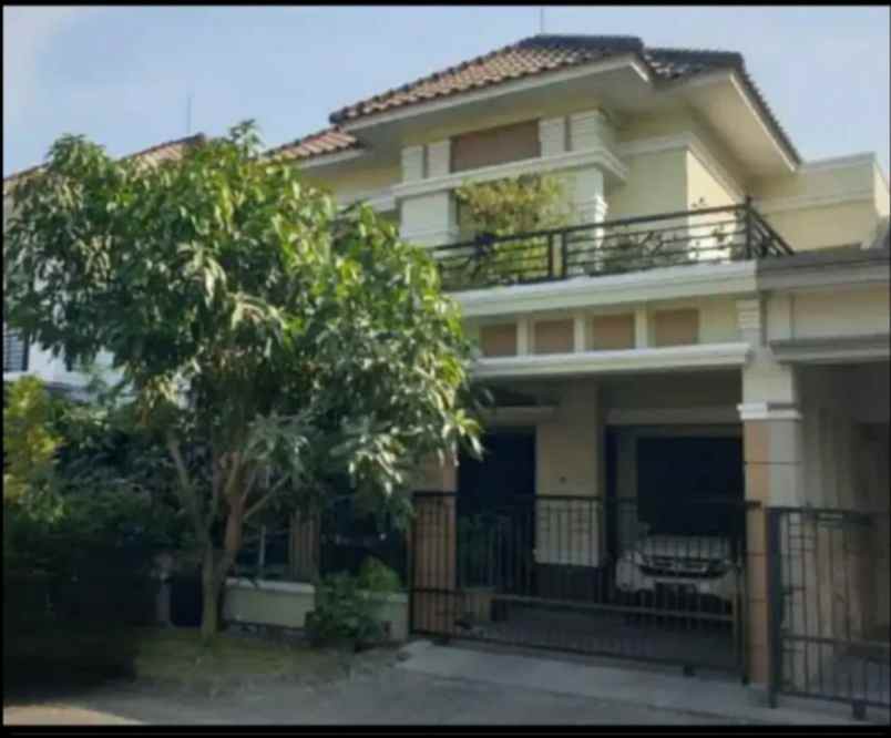 dijual rumah central park a yani