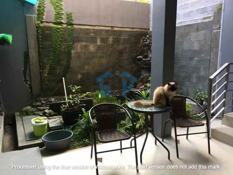 dijual rumah cipageran