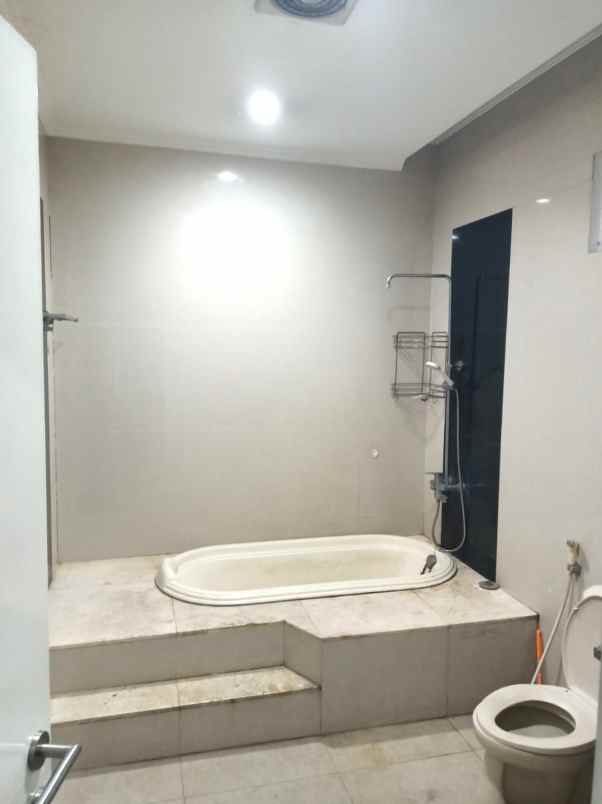 dijual rumah cluster alamanda jgc