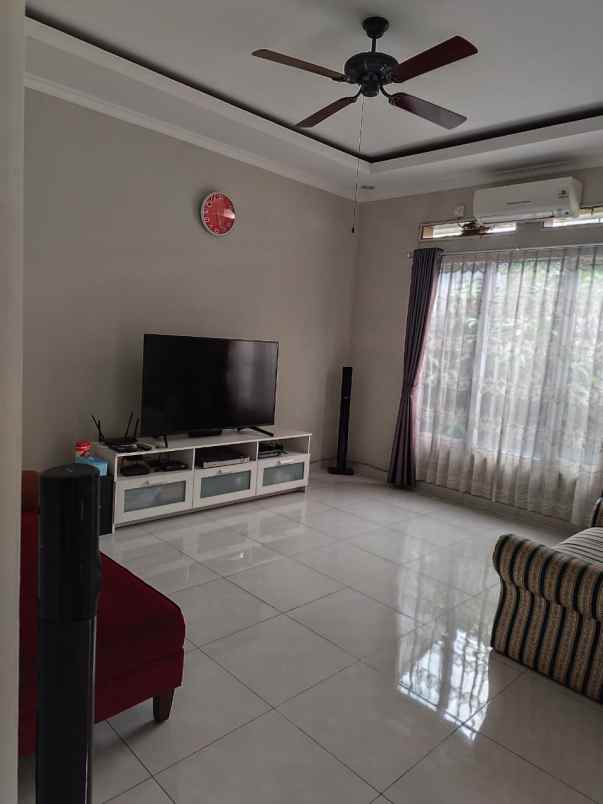 dijual rumah cluster savana metland menteng