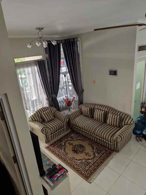 dijual rumah cluster savana metland menteng
