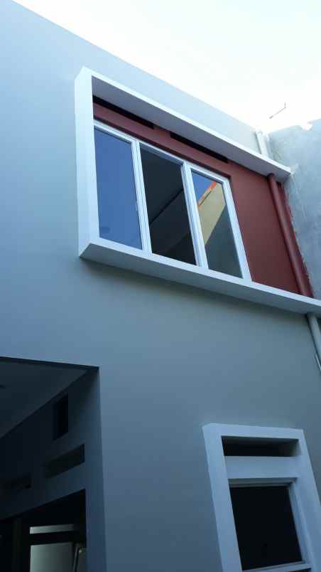 dijual rumah cluster savana metland menteng