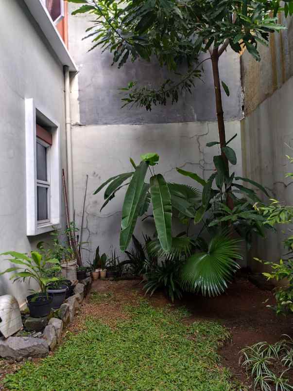 dijual rumah cluster savana metland menteng