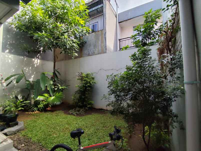 dijual rumah cluster savana metland menteng