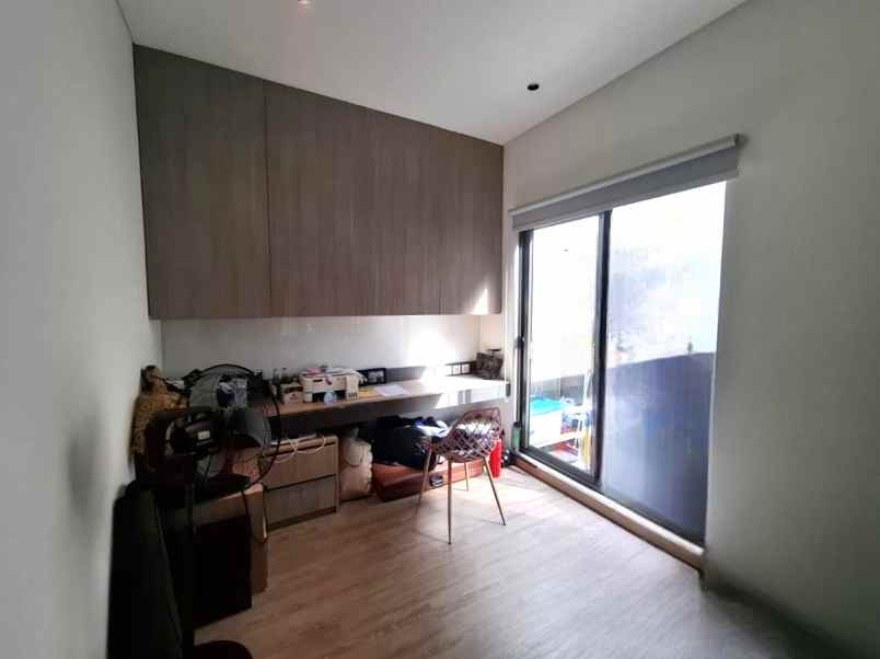 dijual rumah cluster wisteria