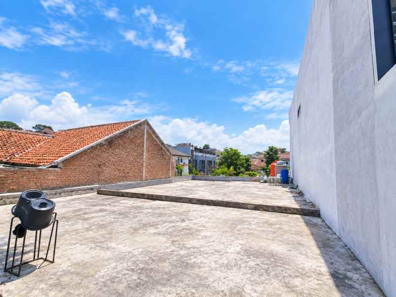dijual rumah cocok untuk usaha kos kosan