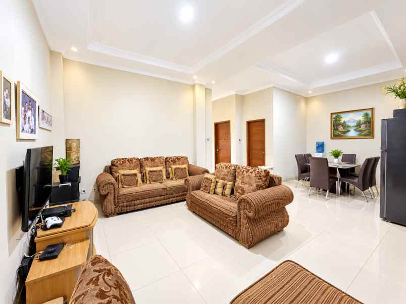 dijual rumah cocok untuk usaha kos kosan