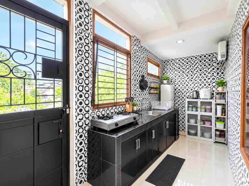 dijual rumah cocok untuk usaha kos kosan