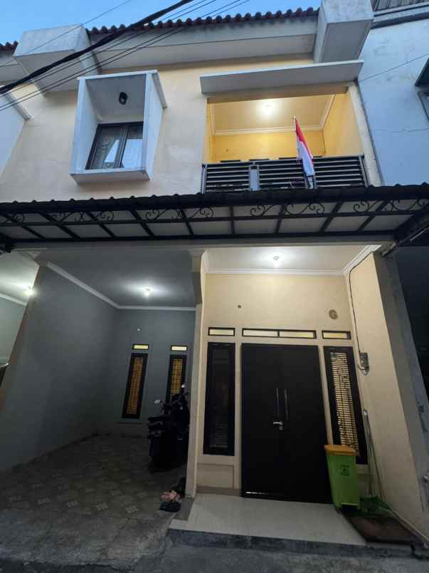 dijual rumah condet
