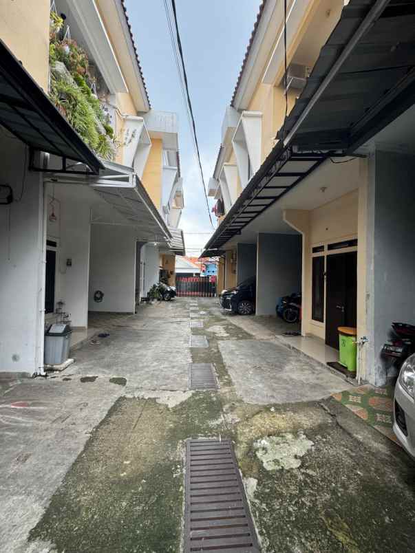 dijual rumah condet