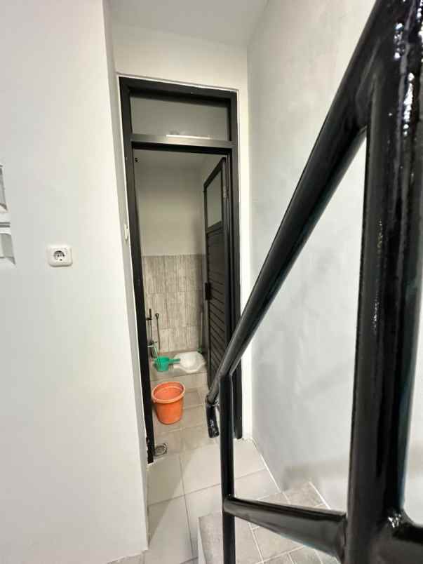 dijual rumah darmo indah selatan kec