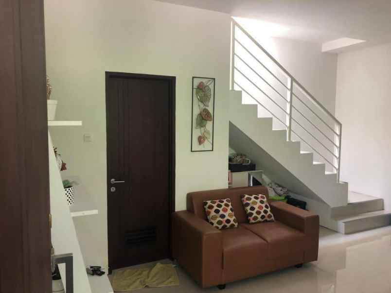 dijual rumah decasa residence