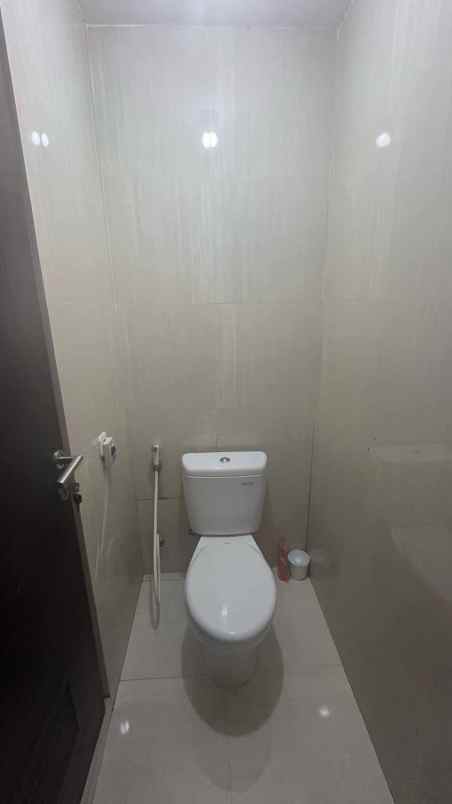 dijual rumah decasa residence