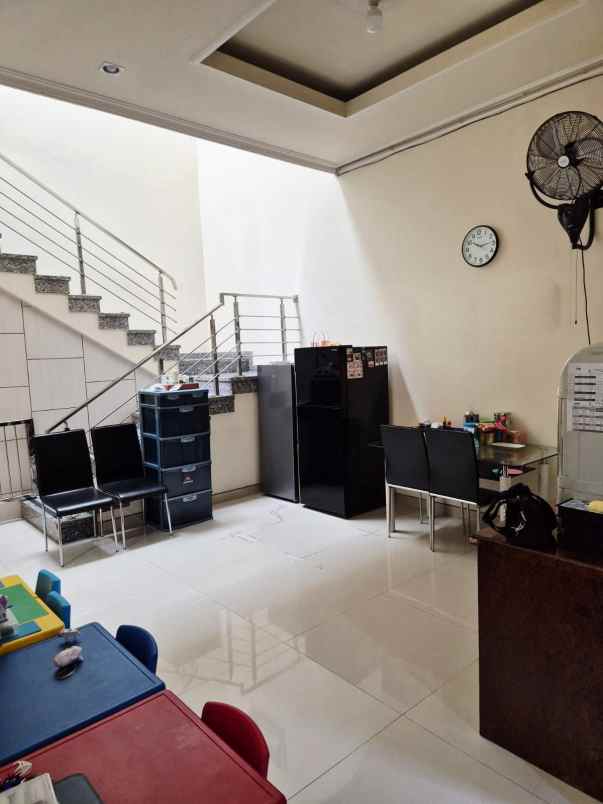 dijual rumah dekat galaxy mall wismai permai barat