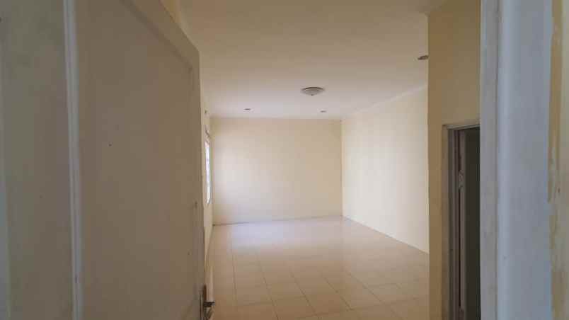 dijual rumah dgn tanah luas harga murah