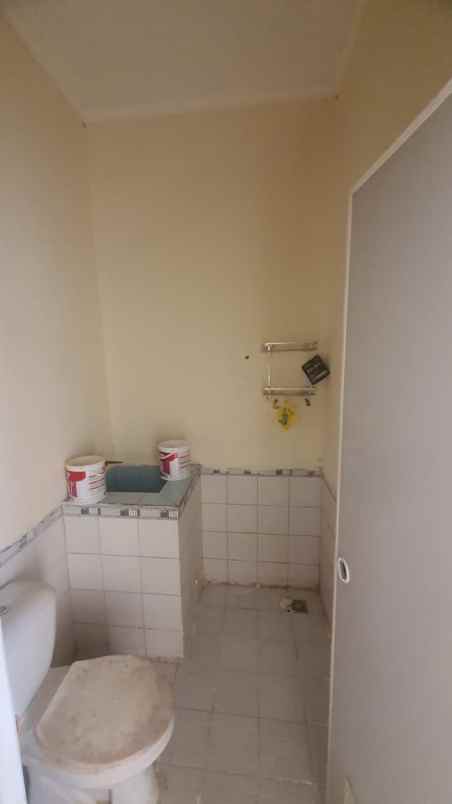 dijual rumah dgn tanah luas harga murah