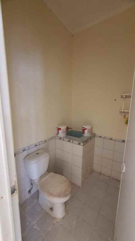 dijual rumah dgn tanah luas harga murah