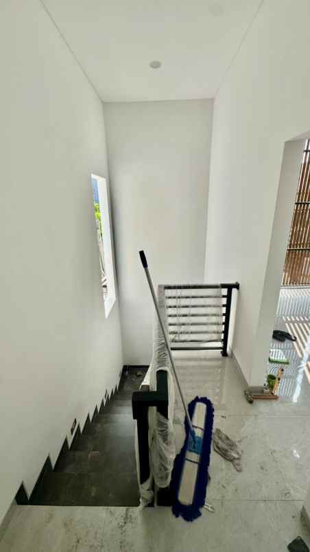 dijual rumah dharmahusada