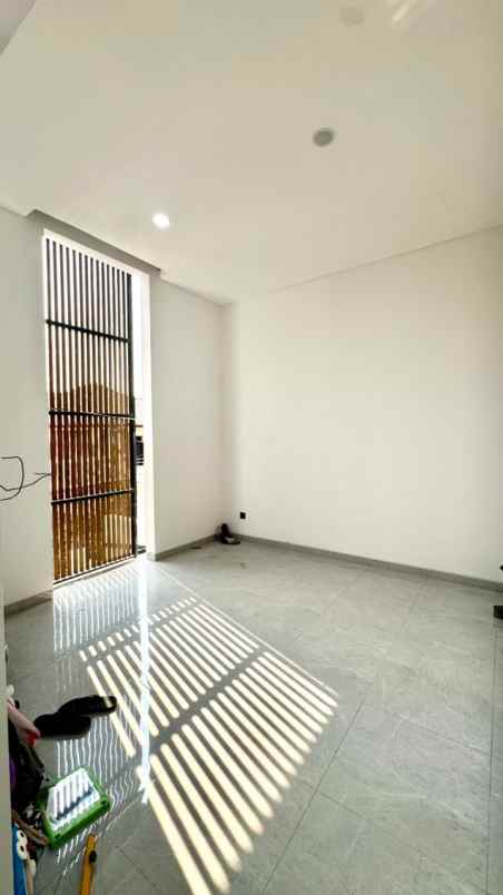 dijual rumah dharmahusada