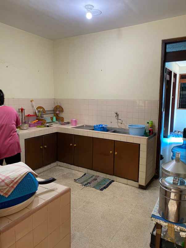 dijual rumah dharmahusada indah