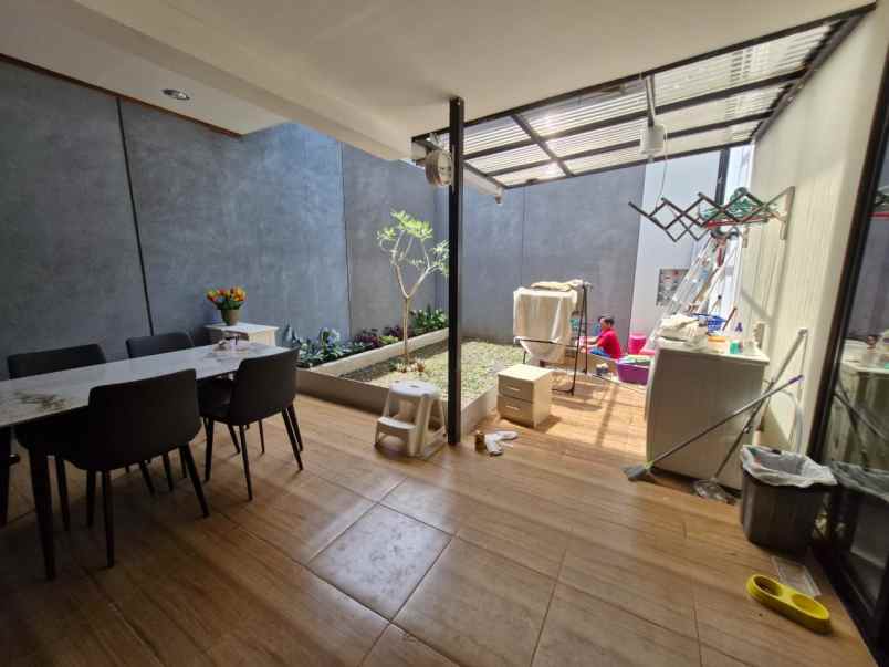 dijual rumah di kota baru parahyangan