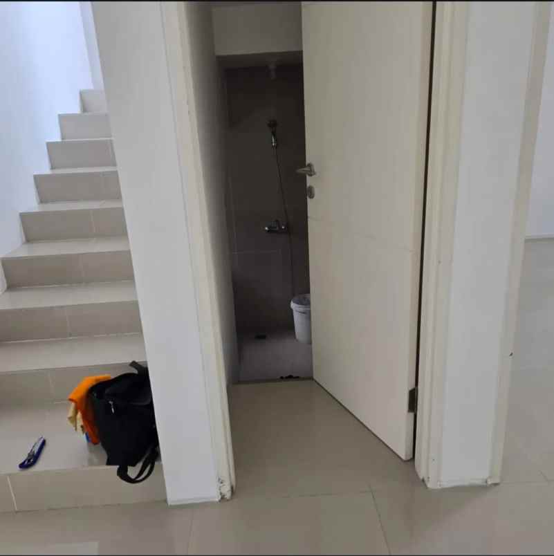 dijual rumah di perumahan northwest park