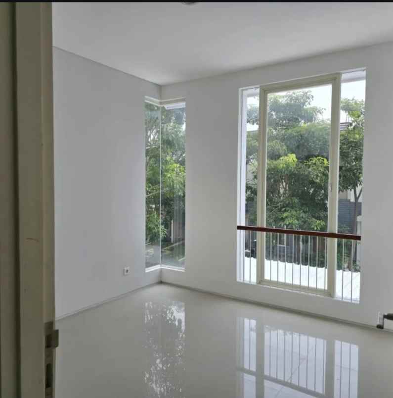 dijual rumah di perumahan northwest park