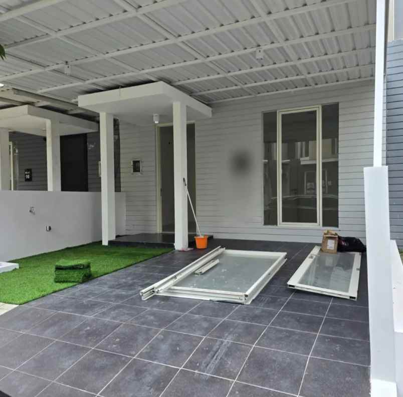 dijual rumah di perumahan northwest park