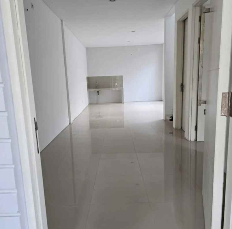 dijual rumah di perumahan northwest park